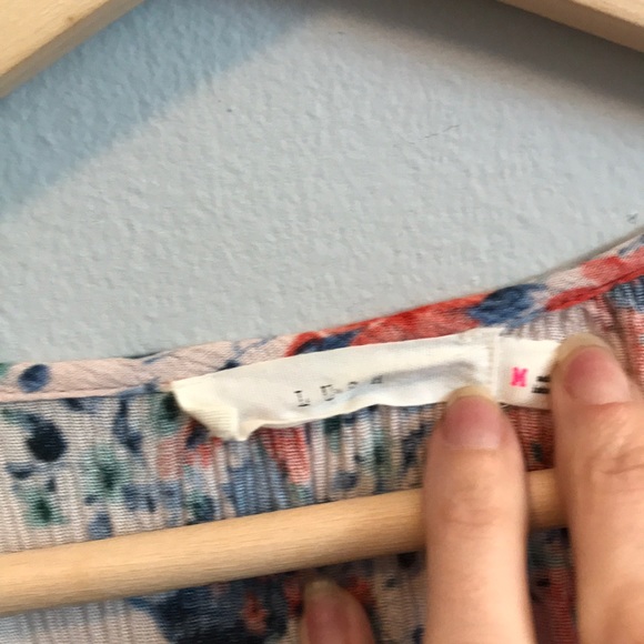 Lush pink floral blouse w/ bell sleeves - Picture 5 of 5